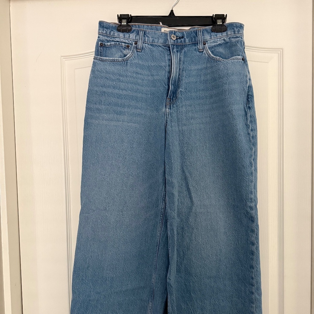 Abercrombie Women's High Rise Cropped Wide Leg Jean, Size 8 Long